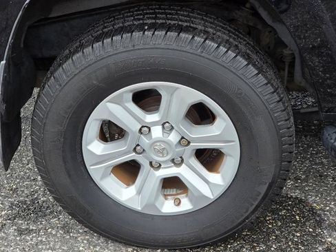 Used 2018 Toyota 4Runner SR5 AWD/4WD image 12