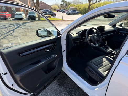 Used 2024 Honda CR-V EX-L image 11