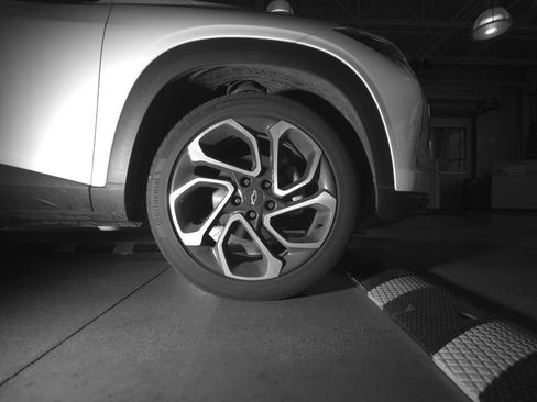 Certified 2024 Chevrolet Trax RS w/ Sunroof Package FWD image 9