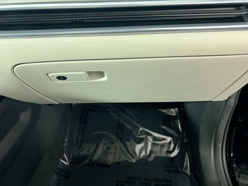 Certified 2025 Kia Sorento SX image 36