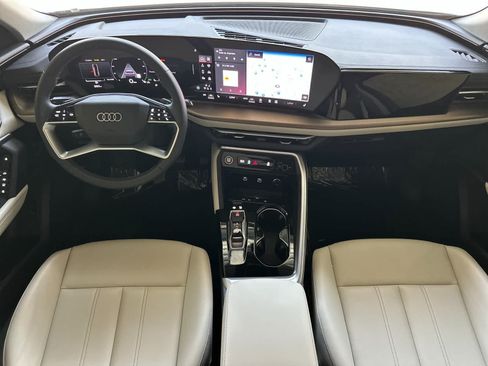 Used 2025 Audi Q5 Premium w/ Convenience Package AWD/4WD image 3