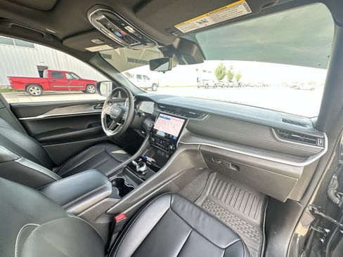 Used 2024 Jeep Grand Cherokee L Limited w/ Luxury Tech Group II AWD/4WD image 30