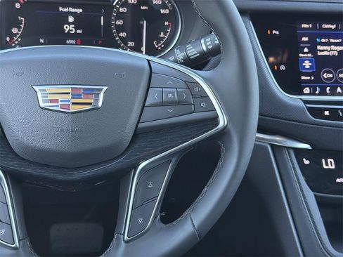 Used 2025 Cadillac XT5 Premium Luxury image 10