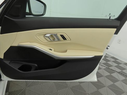 Used 2025 BMW 330i Sedan w/ Convenience Package image 26