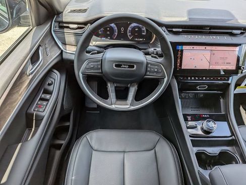New 2026 Jeep Grand Cherokee Limited AWD/4WD image 15
