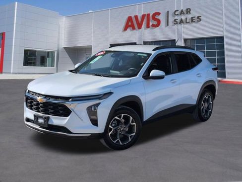 Used 2025 Chevrolet Trax LT w/ LT Convenience Package FWD image 1
