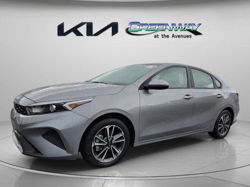Used 2023 Kia Forte LXS FWD image 3