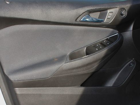 Used 2018 Chevrolet Cruze LS image 12