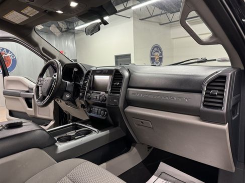 Used 2022 Ford F350 XLT w/ XLT Premium Package AWD/4WD image 33