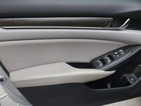 Used 2018 Honda Accord EX image 15