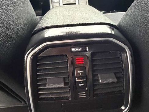 Used 2020 Porsche Macan AWD/4WD image 23