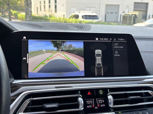 Used 2023 BMW X6 xDrive40i w/ Premium Package image 23