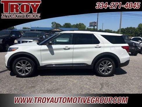 Used 2020 Ford Explorer XLT w/ Equipment Group 202A AWD/4WD image 17