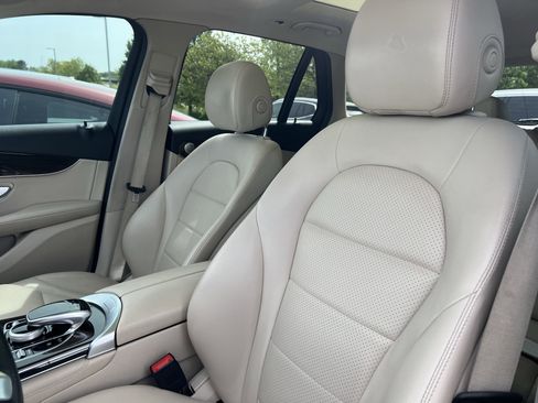 Used 2019 Mercedes-Benz GLC 300 4MATIC image 16