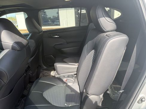 Used 2023 Toyota Highlander XSE image 5