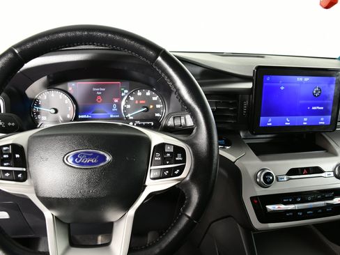 Used 2023 Ford Explorer XLT AWD/4WD image 16
