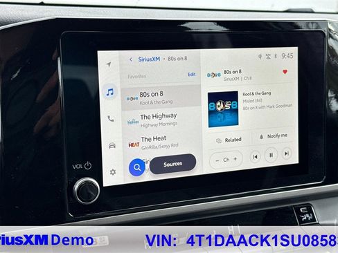 Used 2025 Toyota Camry SE image 27