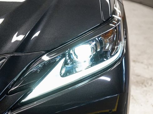 Certified 2025 Lexus ES 300h w/ Premium Package image 7