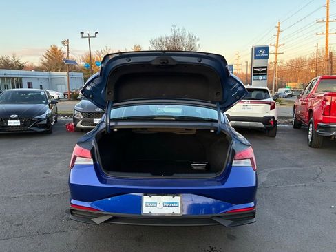 Used 2023 Hyundai Elantra SEL image 11