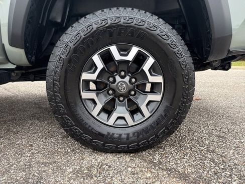Used 2023 Toyota Tacoma TRD Off-Road image 9