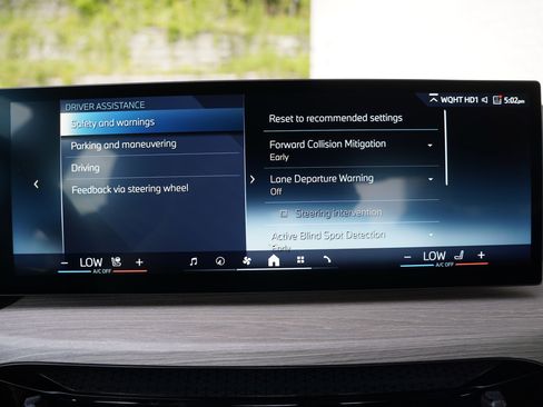 Used 2025 BMW 330i xDrive Sedan AWD/4WD image 23