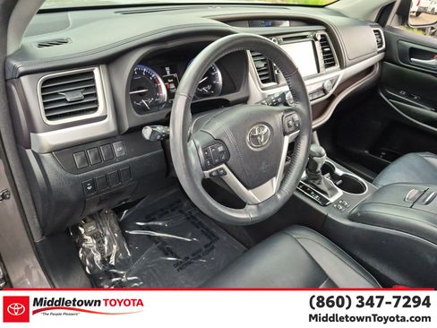 Used 2015 Toyota Highlander XLE AWD/4WD image 16