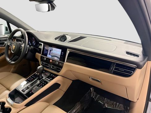 Certified 2025 Porsche Macan AWD/4WD image 30
