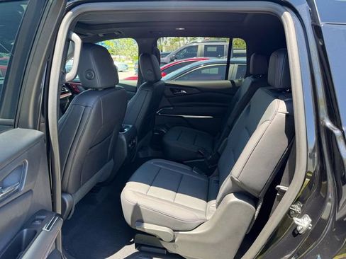Used 2025 Chevrolet Traverse Z71 w/ Enhanced Driving Package AWD/4WD image 12