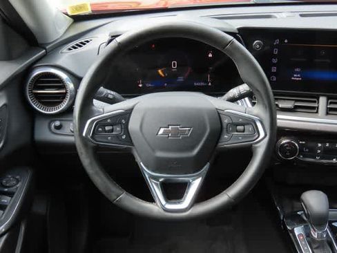 Used 2024 Chevrolet Trax ACTIV w/ Sunroof Package FWD image 19