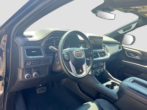 Used 2023 GMC Yukon XL SLT w/ SLT Premium Package AWD/4WD image 9