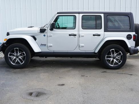 Used 2024 Jeep Wrangler Unlimited w/ Convenience Group AWD/4WD image 3