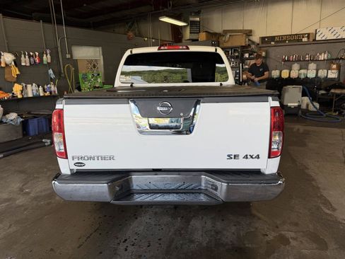 Used 2009 Nissan Frontier SE w/ SE Value Truck Pkg AWD/4WD image 5
