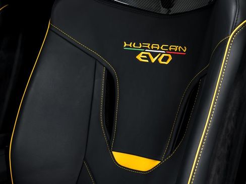 Used 2023 Lamborghini Huracan EVO image 21