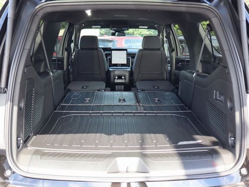 New 2025 GMC Yukon XL Elevation image 22