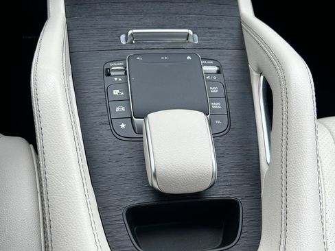 Used 2022 Mercedes-Benz GLE 350 4MATIC w/ Premium Package image 32