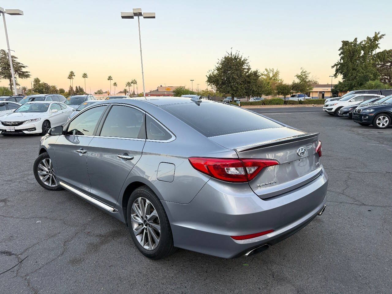 Used 2016 Hyundai Sonata Sport w/ Option Group 1V FWD image 5