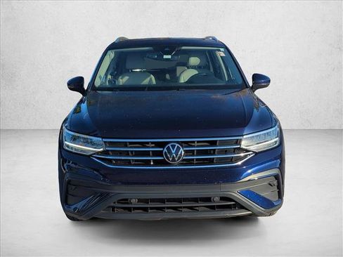 Used 2023 Volkswagen Tiguan SE w/ Panoramic Sunroof Package image 2