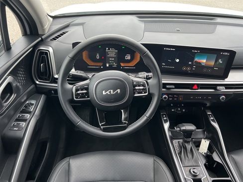 Certified 2025 Kia Sorento S image 22