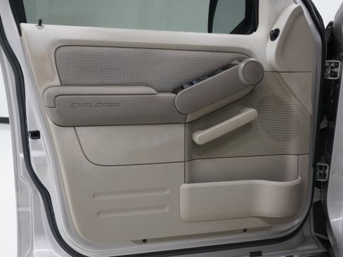 Used 2007 Ford Explorer Sport Trac XLT RWD image 14