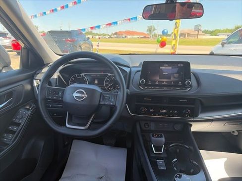 Used 2025 Nissan Rogue SV AWD/4WD image 14