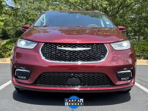 Used 2021 Chrysler Pacifica Touring image 7