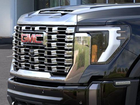 New 2026 GMC Sierra 3500 Denali w/ Denali Reserve Package image 13