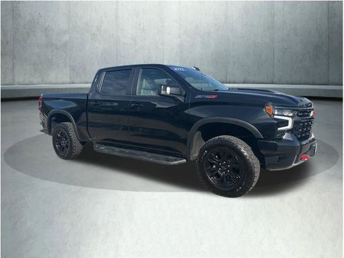 Used 2022 Chevrolet Silverado 1500 ZR2 w/ Technology Package AWD/4WD image 9