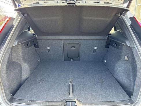 Used 2025 Volvo XC40 B5 Plus image 12