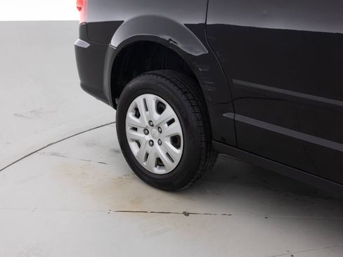 Used 2016 Dodge Grand Caravan American Value Package FWD image 21