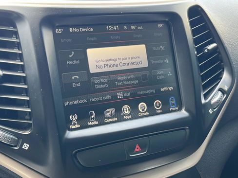 Used 2017 Jeep Cherokee Limited w/ Luxury Group image 10