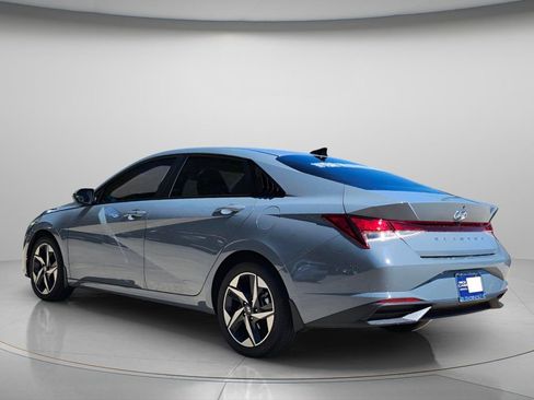Used 2023 Hyundai Elantra SEL w/ Convenience Package image 6