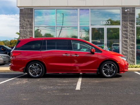 Used 2023 Honda Odyssey Elite image 3