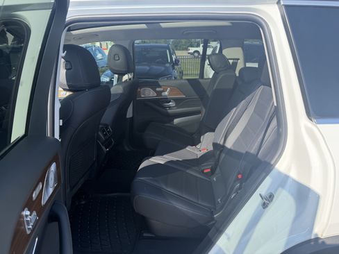 Certified 2026 Mercedes-Benz GLS 450 4MATIC image 30
