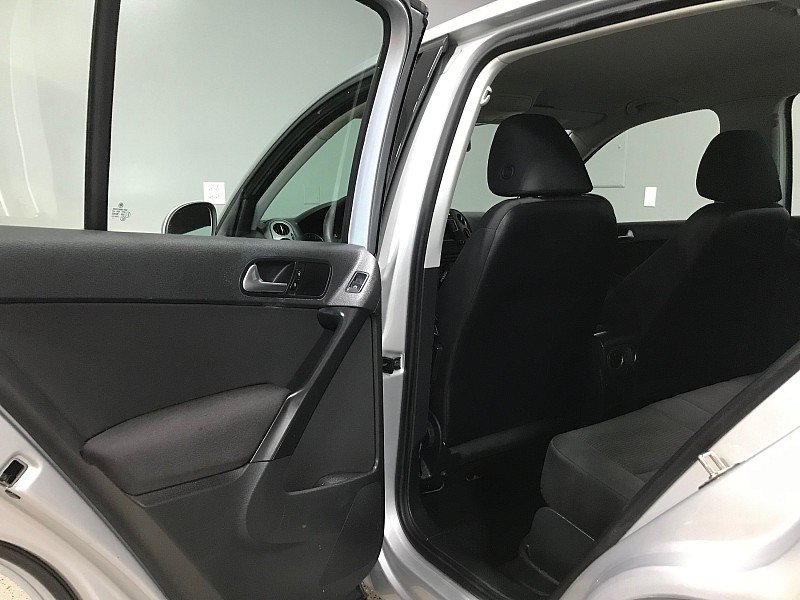 Used 2017 Volkswagen Tiguan Limited w/ Alloy Wheels Package AWD/4WD image 18